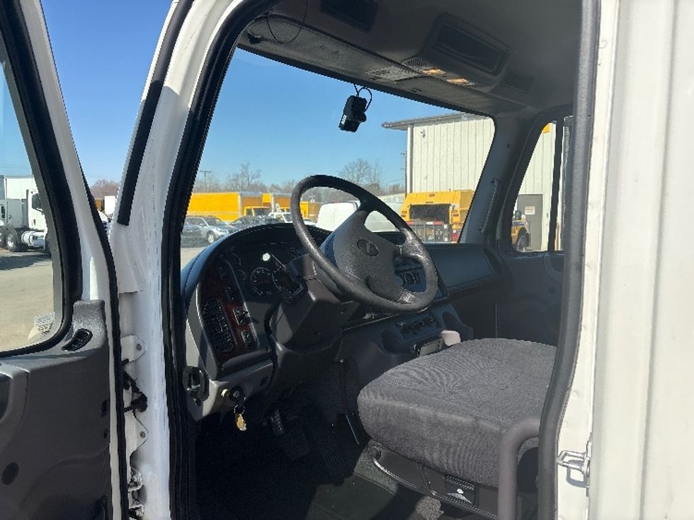 Refrigerated Truck-Light and Medium Duty Trucks-Freightliner-2017-M2-Greensboro-NC-89,961\n\t\tmiles-$ 62,250 - Image 16