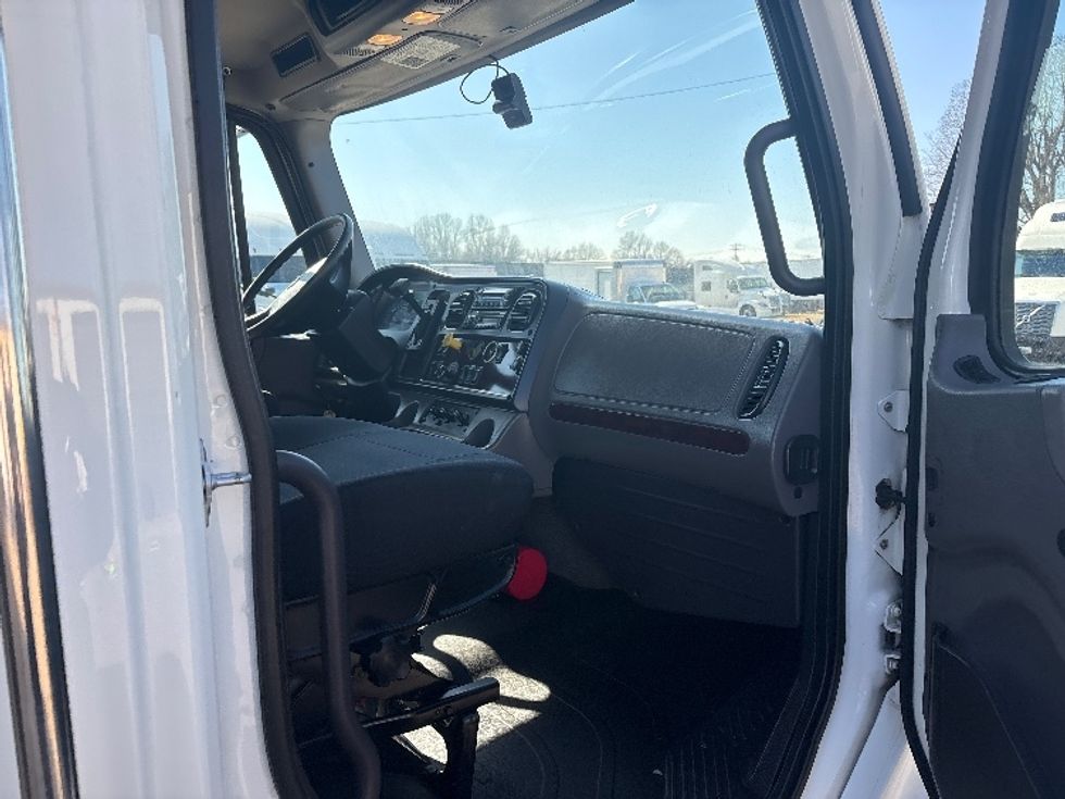 Refrigerated Truck-Light and Medium Duty Trucks-Freightliner-2017-M2-Greensboro-NC-89,961\n\t\tmiles-$ 62,250 - Image 20
