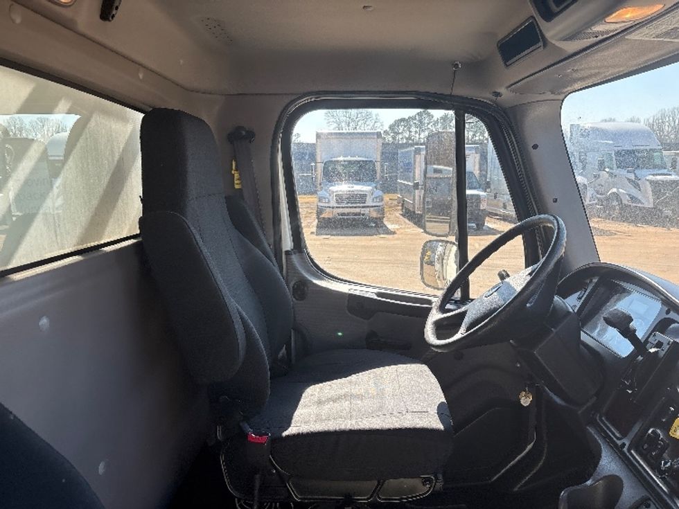 Refrigerated Truck-Light and Medium Duty Trucks-Freightliner-2017-M2-Greensboro-NC-89,961\n\t\tmiles-$ 62,250 - Image 22