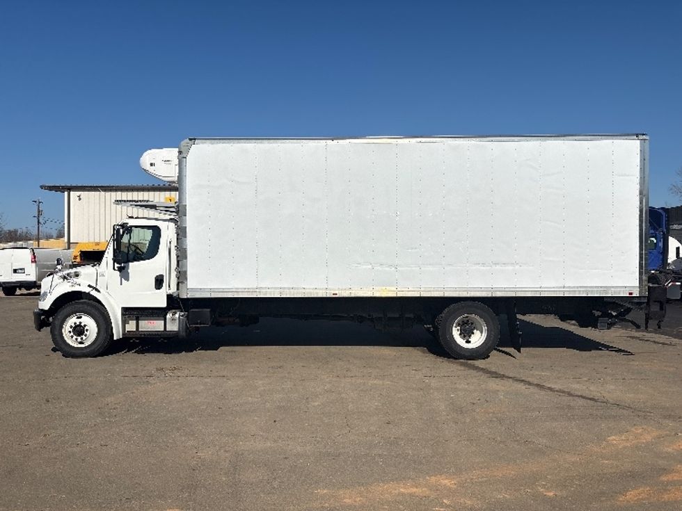 Refrigerated Truck-Light and Medium Duty Trucks-Freightliner-2017-M2-Greensboro-NC-89,961\n\t\tmiles-$ 62,250 - Image 4