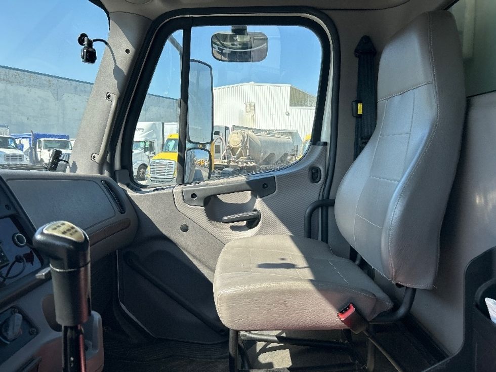 Refrigerated Truck-Light and Medium Duty Trucks-Freightliner-2017-M2-Hammond-LA-137,457\n\t\tmiles-$ 67,750 - Image 18