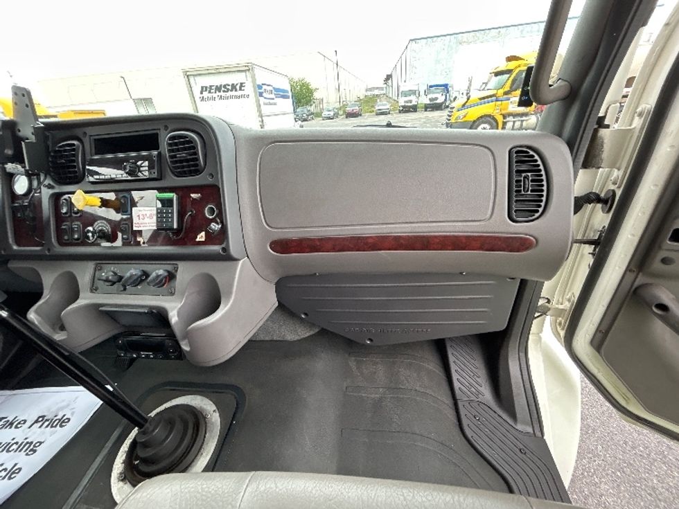 Refrigerated Truck-Light and Medium Duty Trucks-Freightliner-2017-M2-Hammond-LA-148,640\n\t\tmiles-$ 66,000 - Image 21