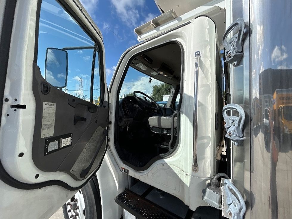 Refrigerated Truck-Light and Medium Duty Trucks-Freightliner-2017-M2-Hammond-LA-165,946\n\t\tmiles-$ 62,750 - Image 16