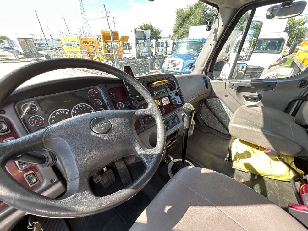 Refrigerated Truck-Light and Medium Duty Trucks-Freightliner-2017-M2-Hammond-LA-165,946\n\t\tmiles-$ 62,750 - Image 17