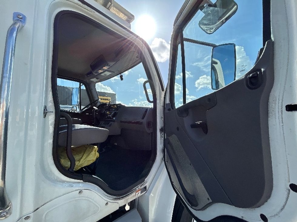 Refrigerated Truck-Light and Medium Duty Trucks-Freightliner-2017-M2-Hammond-LA-165,946\n\t\tmiles-$ 62,750 - Image 20