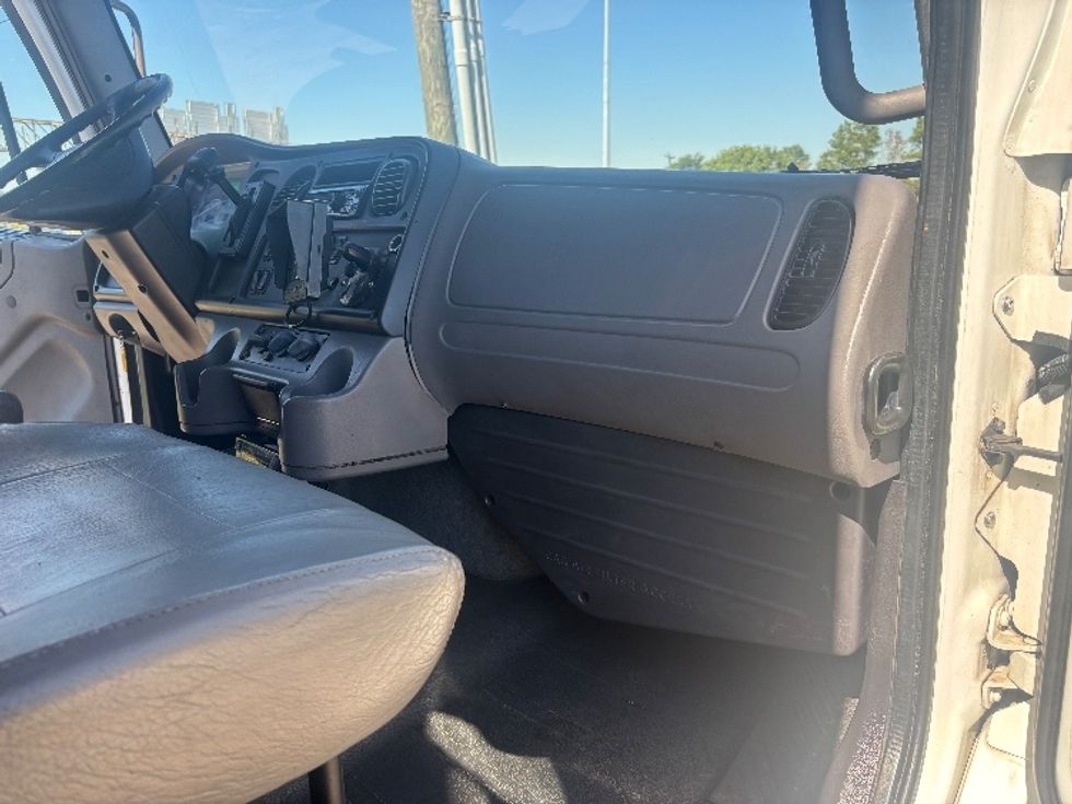 Refrigerated Truck-Light and Medium Duty Trucks-Freightliner-2017-M2-Houston-TX-172,921\n\t\tmiles-$ 45,250 - Image 17