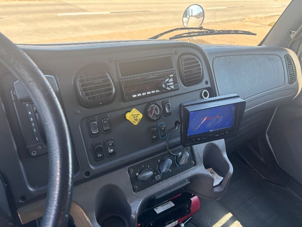 Refrigerated Truck-Light and Medium Duty Trucks-Freightliner-2017-M2-Houston-TX-172,921\n\t\tmiles-$ 45,250 - Image 18