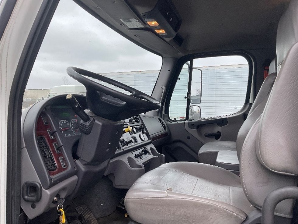 Refrigerated Truck-Light and Medium Duty Trucks-Freightliner-2017-M2-Indianapolis-IN-293,780\n\t\tmiles-$ 44,500 - Image 16