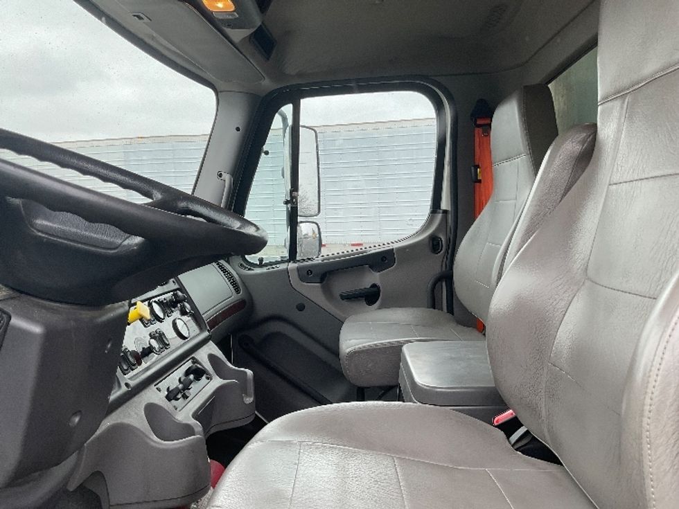 Refrigerated Truck-Light and Medium Duty Trucks-Freightliner-2017-M2-Indianapolis-IN-293,780\n\t\tmiles-$ 44,500 - Image 18