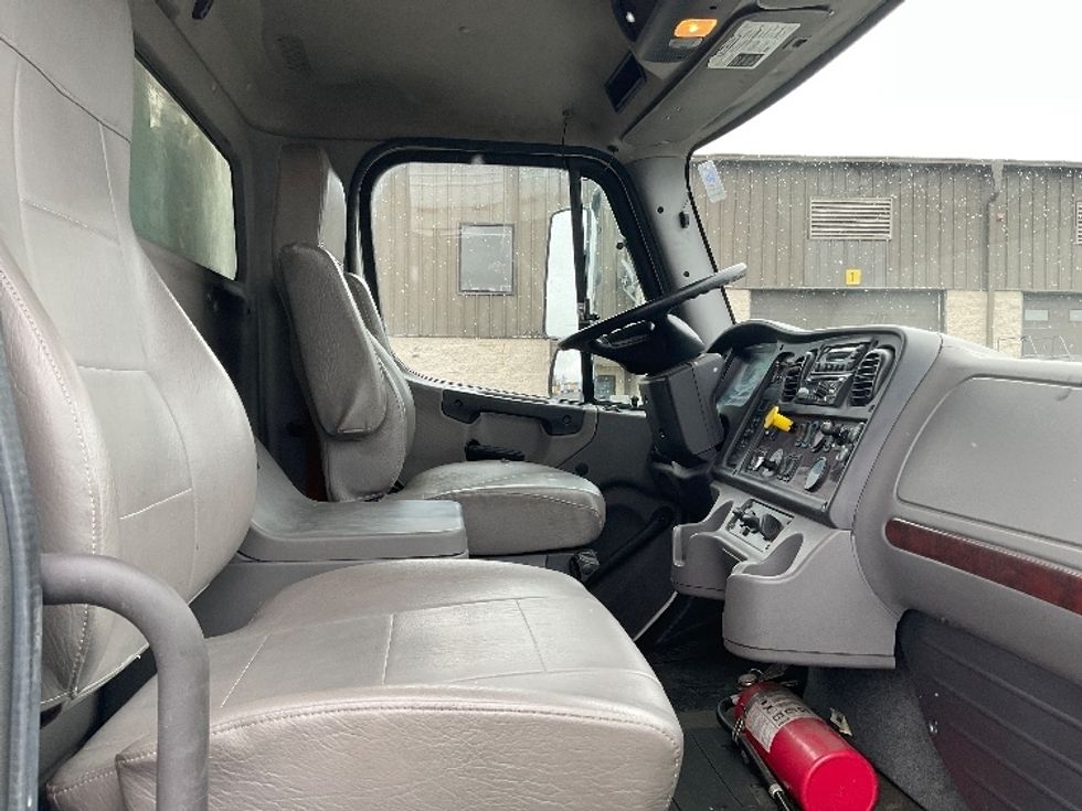 Refrigerated Truck-Light and Medium Duty Trucks-Freightliner-2017-M2-Indianapolis-IN-293,780\n\t\tmiles-$ 44,500 - Image 21