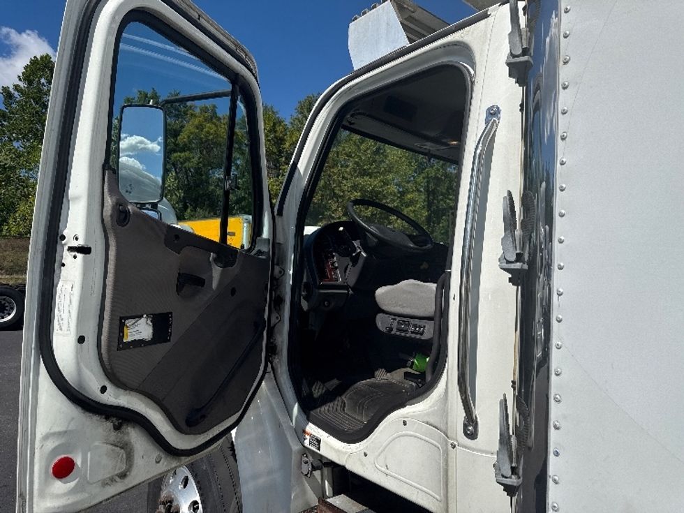 Refrigerated Truck-Light and Medium Duty Trucks-Freightliner-2017-M2-Jessup-MD-339,603\n\t\tmiles-$ 39,500 - Image 16