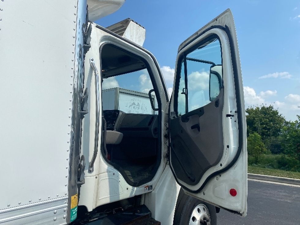 Refrigerated Truck-Light and Medium Duty Trucks-Freightliner-2017-M2-Jessup-MD-339,603\n\t\tmiles-$ 39,500 - Image 20