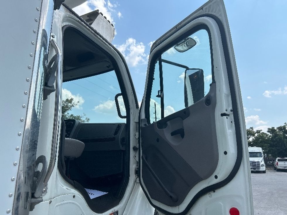 Refrigerated Truck-Light and Medium Duty Trucks-Freightliner-2017-M2-Katy-TX-285,578\n\t\tmiles-$ 46,250 - Image 20