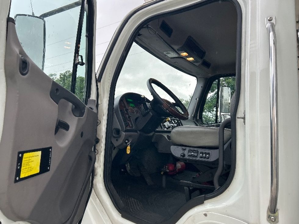 Refrigerated Truck-Light and Medium Duty Trucks-Freightliner-2017-M2-Katy-TX-290,279\n\t\tmiles-$ 44,500 - Image 16