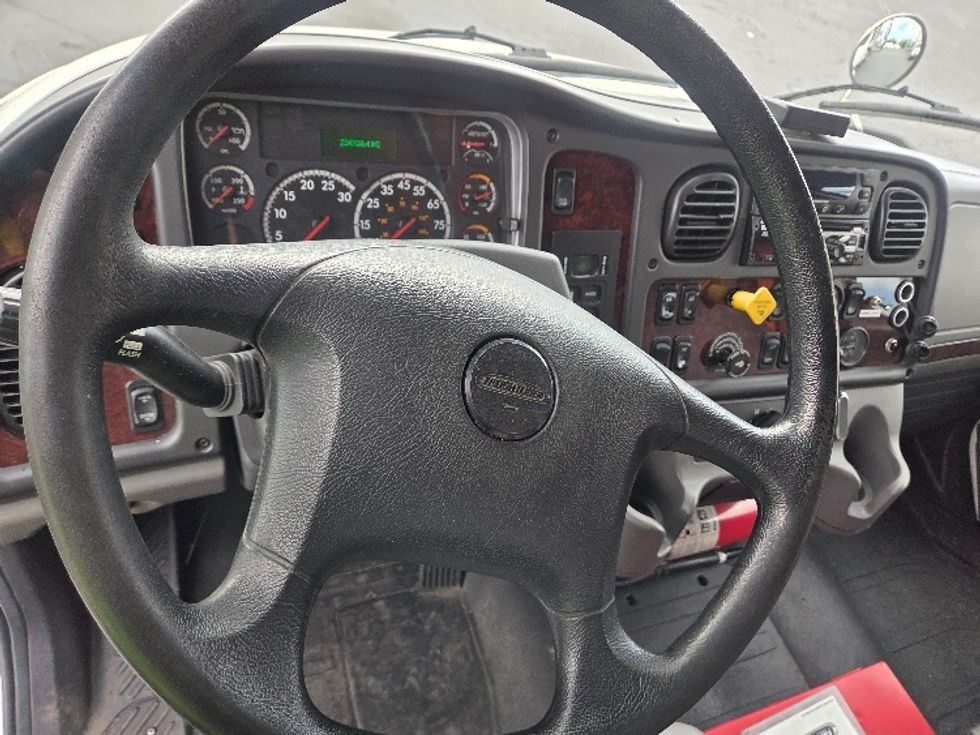 Refrigerated Truck-Light and Medium Duty Trucks-Freightliner-2017-M2-Kent-WA-234,709\n\t\tmiles-$ 53,250 - Image 17