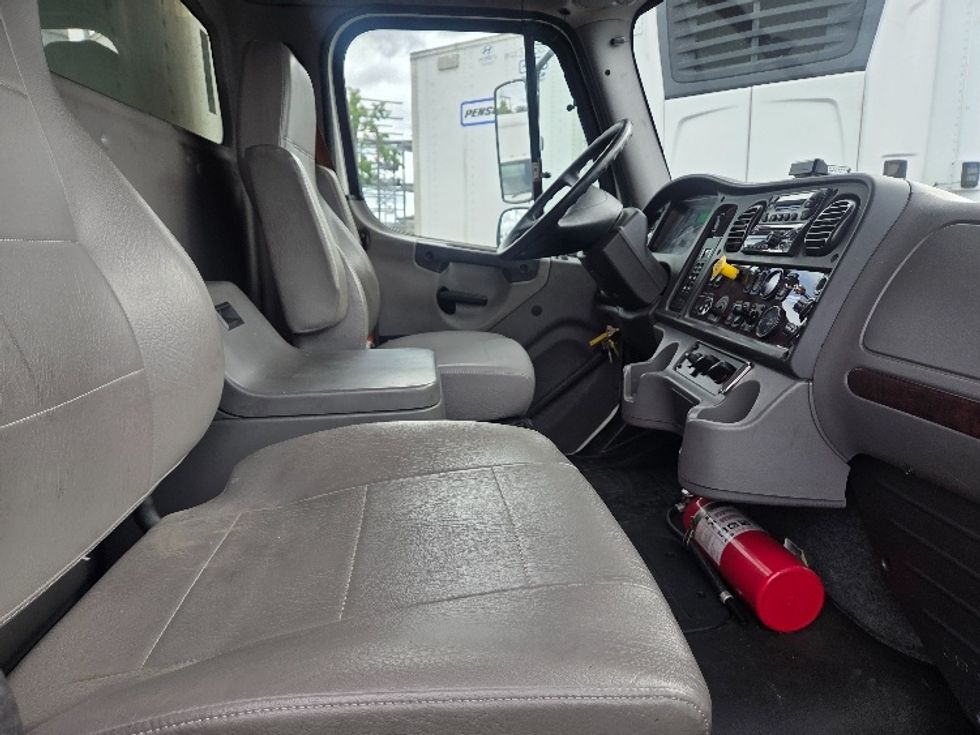 Refrigerated Truck-Light and Medium Duty Trucks-Freightliner-2017-M2-Kent-WA-234,709\n\t\tmiles-$ 53,250 - Image 21