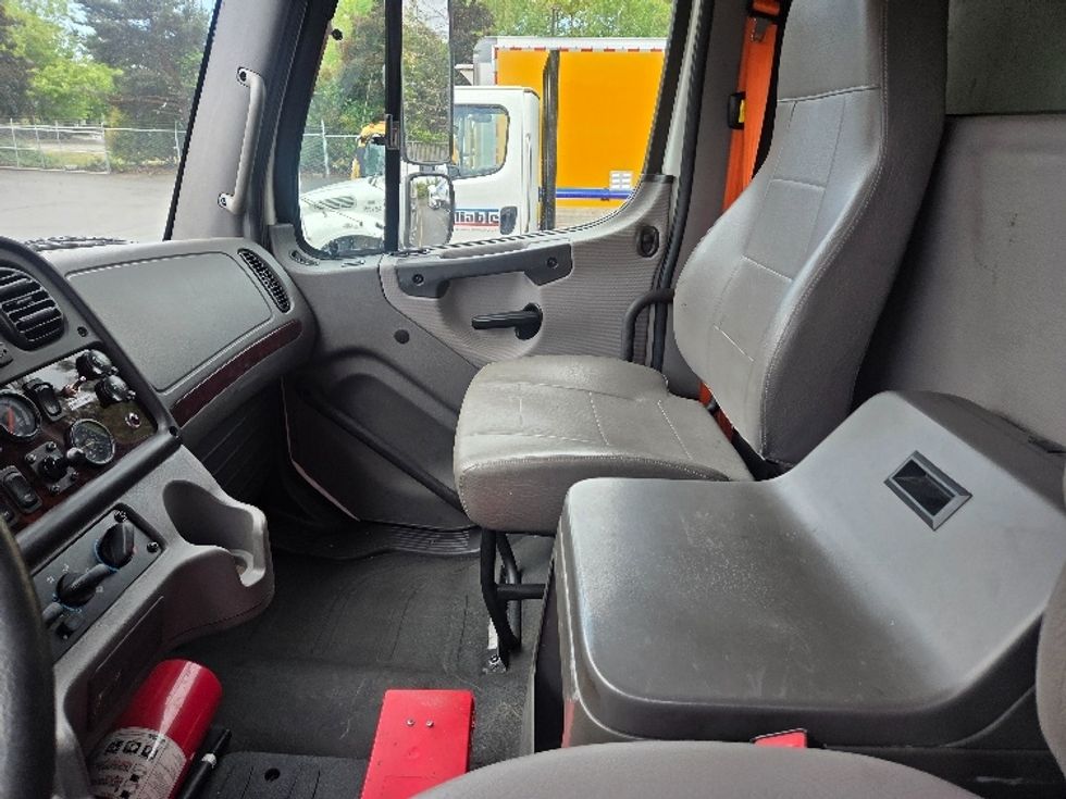 Refrigerated Truck-Light and Medium Duty Trucks-Freightliner-2017-M2-Kent-WA-281,408\n\t\tmiles-$ 46,500 - Image 16