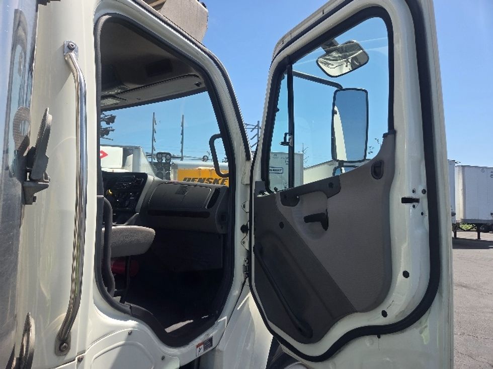 Refrigerated Truck-Light and Medium Duty Trucks-Freightliner-2017-M2-Kent-WA-281,408\n\t\tmiles-$ 46,500 - Image 20