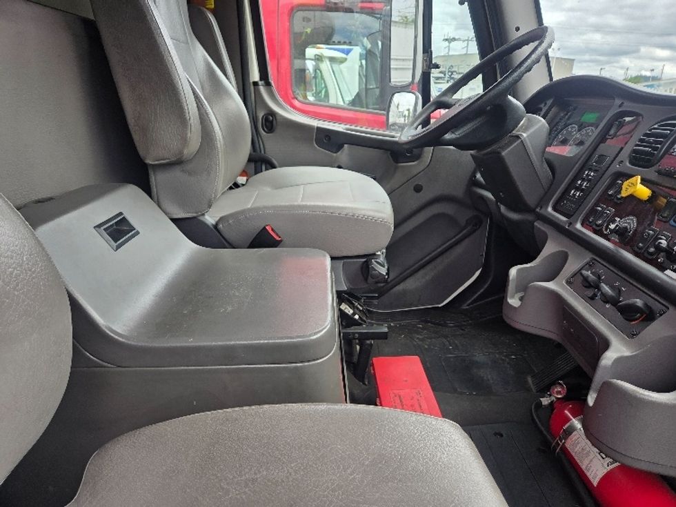 Refrigerated Truck-Light and Medium Duty Trucks-Freightliner-2017-M2-Kent-WA-281,408\n\t\tmiles-$ 46,500 - Image 22