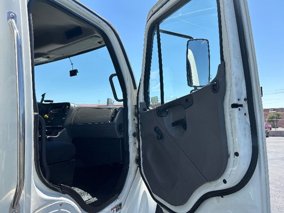 Refrigerated Truck-Light and Medium Duty Trucks-Freightliner-2017-M2-Las Vegas-NV-182,897\n\t\tmiles-$ 49,750 - Image 20