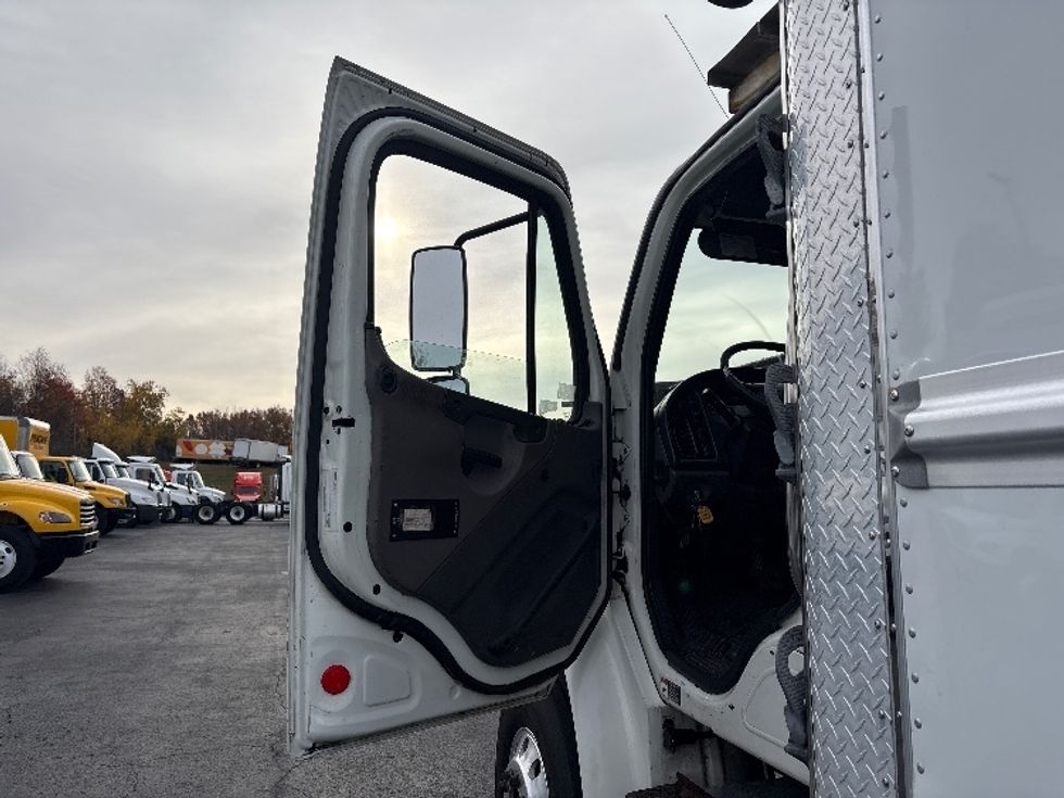 Refrigerated Truck-Light and Medium Duty Trucks-Freightliner-2017-M2-Montgomery-NY-327,709\n\t\tmiles-$ 43,250 - Image 16
