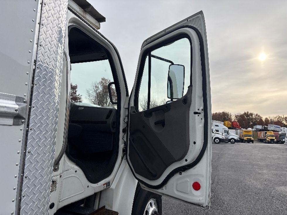 Refrigerated Truck-Light and Medium Duty Trucks-Freightliner-2017-M2-Montgomery-NY-327,709\n\t\tmiles-$ 43,250 - Image 20