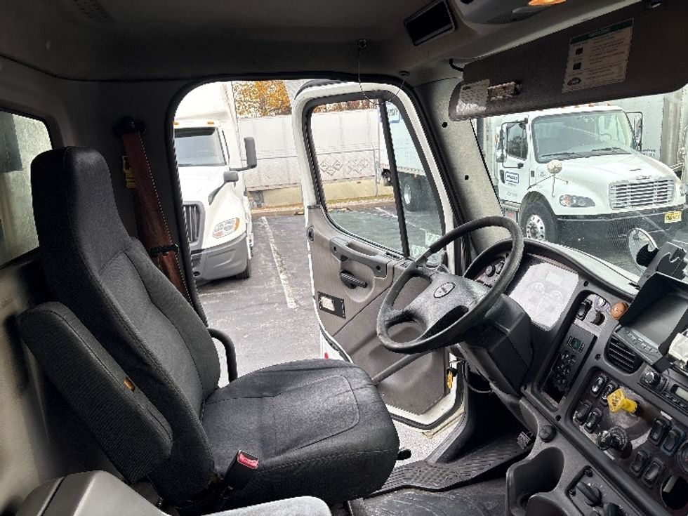 Refrigerated Truck-Light and Medium Duty Trucks-Freightliner-2017-M2-Montgomery-NY-327,709\n\t\tmiles-$ 43,250 - Image 22