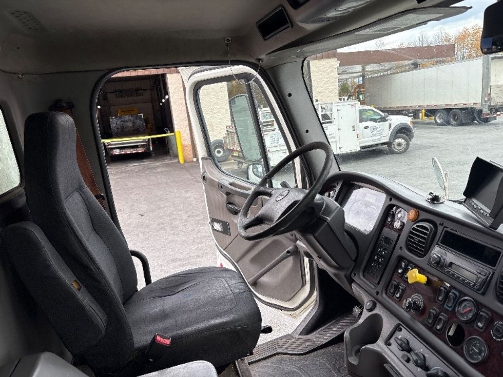 Refrigerated Truck-Light and Medium Duty Trucks-Freightliner-2017-M2-Montgomery-NY-333,950\n\t\tmiles-$ 42,250 - Image 22