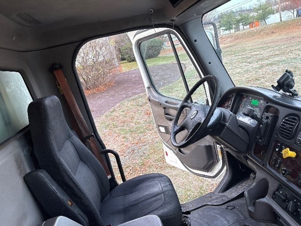 Refrigerated Truck-Light and Medium Duty Trucks-Freightliner-2017-M2-Montgomery-NY-368,638\n\t\tmiles-$ 21,250 - Image 22