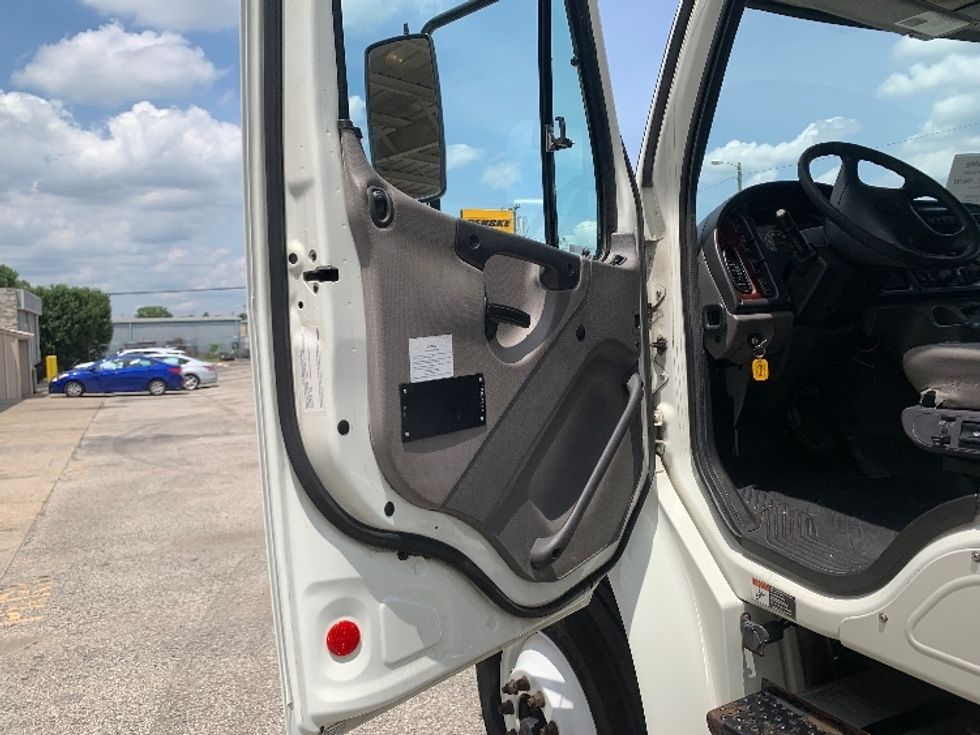 Refrigerated Truck-Light and Medium Duty Trucks-Freightliner-2017-M2-Nashville (Mount Juliet)-TN-287,135\n\t\tmiles-$ 45,750 - Image 16