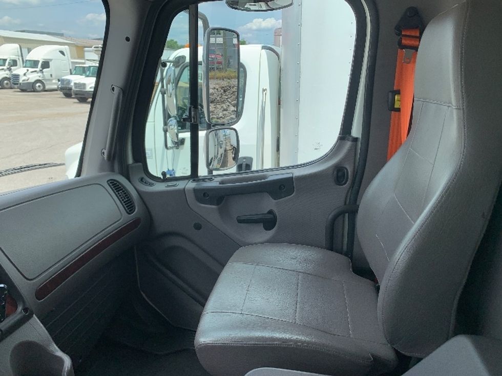 Refrigerated Truck-Light and Medium Duty Trucks-Freightliner-2017-M2-Nashville (Mount Juliet)-TN-287,135\n\t\tmiles-$ 45,750 - Image 18