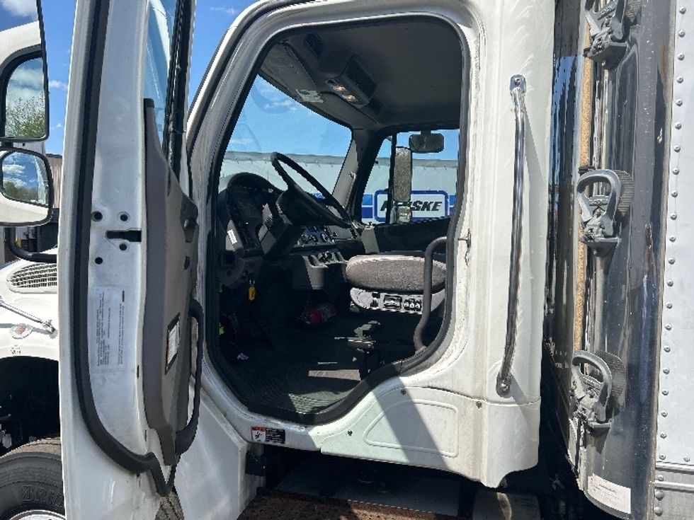 Refrigerated Truck-Light and Medium Duty Trucks-Freightliner-2017-M2-New Bedford-MA-270,872\n\t\tmiles-$ 46,500 - Image 16