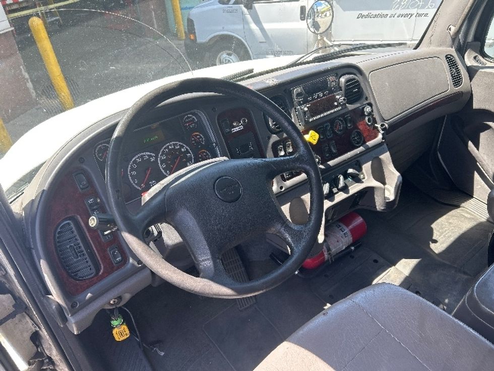 Refrigerated Truck-Light and Medium Duty Trucks-Freightliner-2017-M2-New Bedford-MA-270,872\n\t\tmiles-$ 46,500 - Image 18