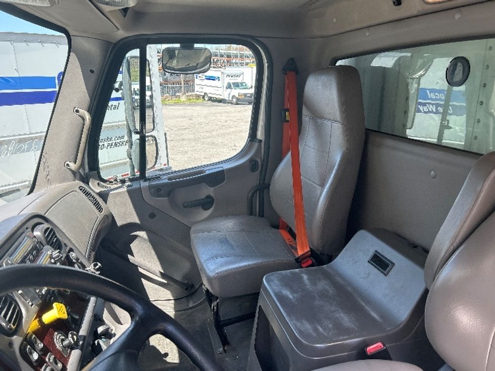 Refrigerated Truck-Light and Medium Duty Trucks-Freightliner-2017-M2-New Bedford-MA-270,872\n\t\tmiles-$ 46,500 - Image 19
