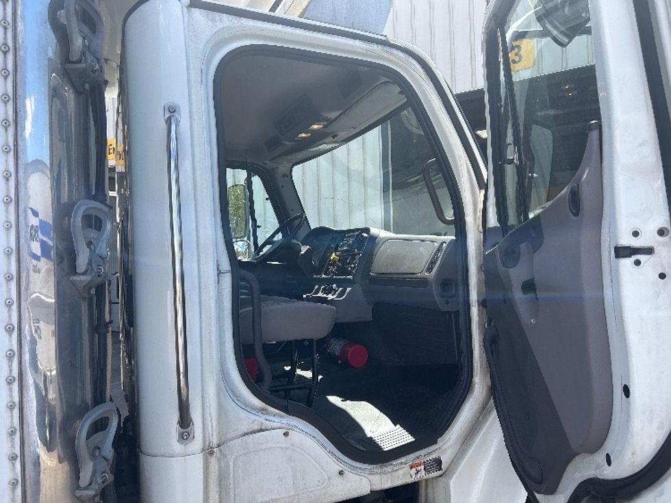 Refrigerated Truck-Light and Medium Duty Trucks-Freightliner-2017-M2-New Bedford-MA-270,872\n\t\tmiles-$ 46,500 - Image 20