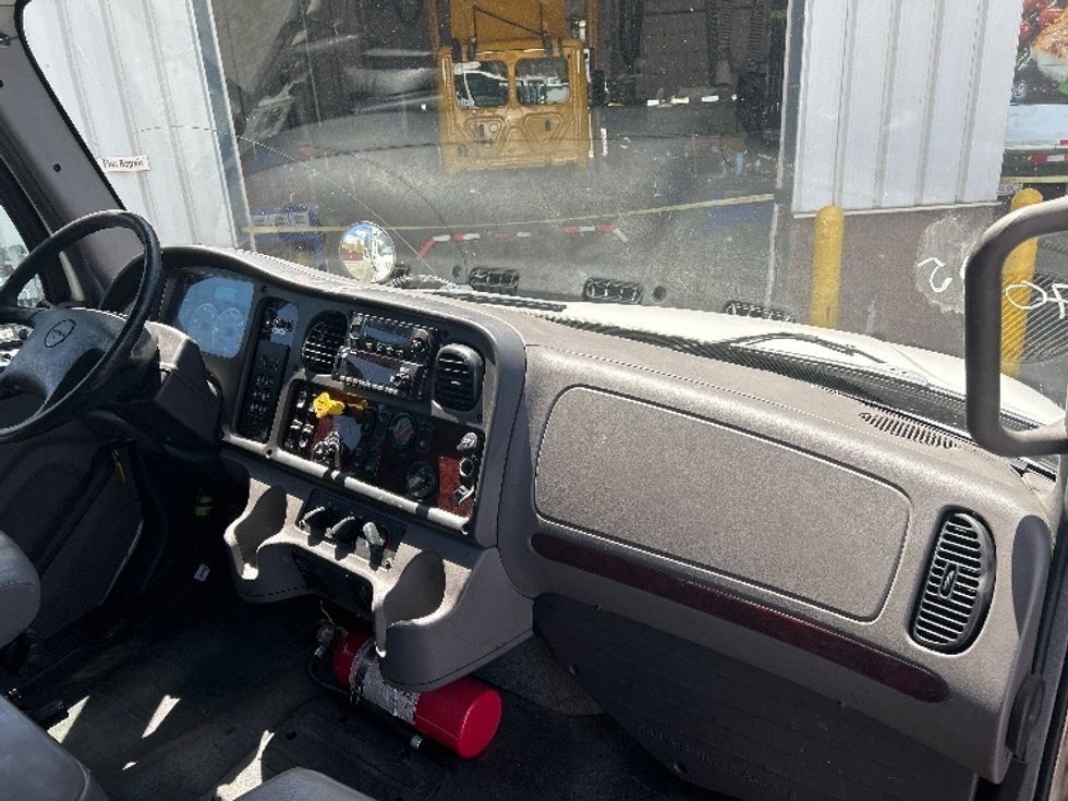 Refrigerated Truck-Light and Medium Duty Trucks-Freightliner-2017-M2-New Bedford-MA-270,872\n\t\tmiles-$ 46,500 - Image 21