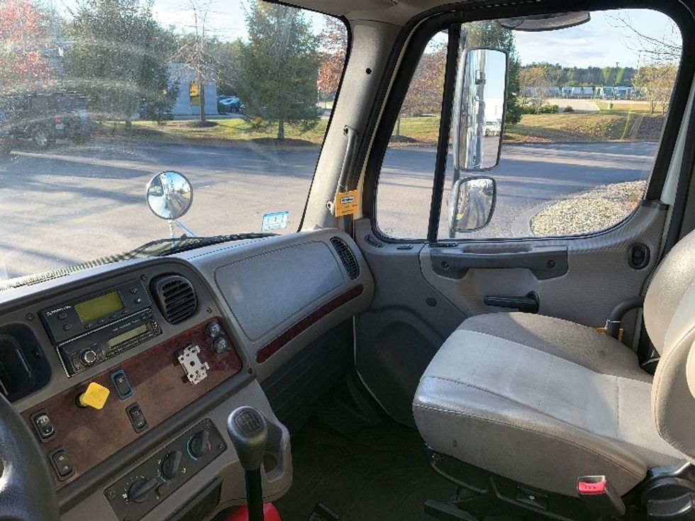 Refrigerated Truck-Light and Medium Duty Trucks-Freightliner-2017-M2-Norton-MA-191,367\n\t\tmiles-$ 34,500 - Image 18