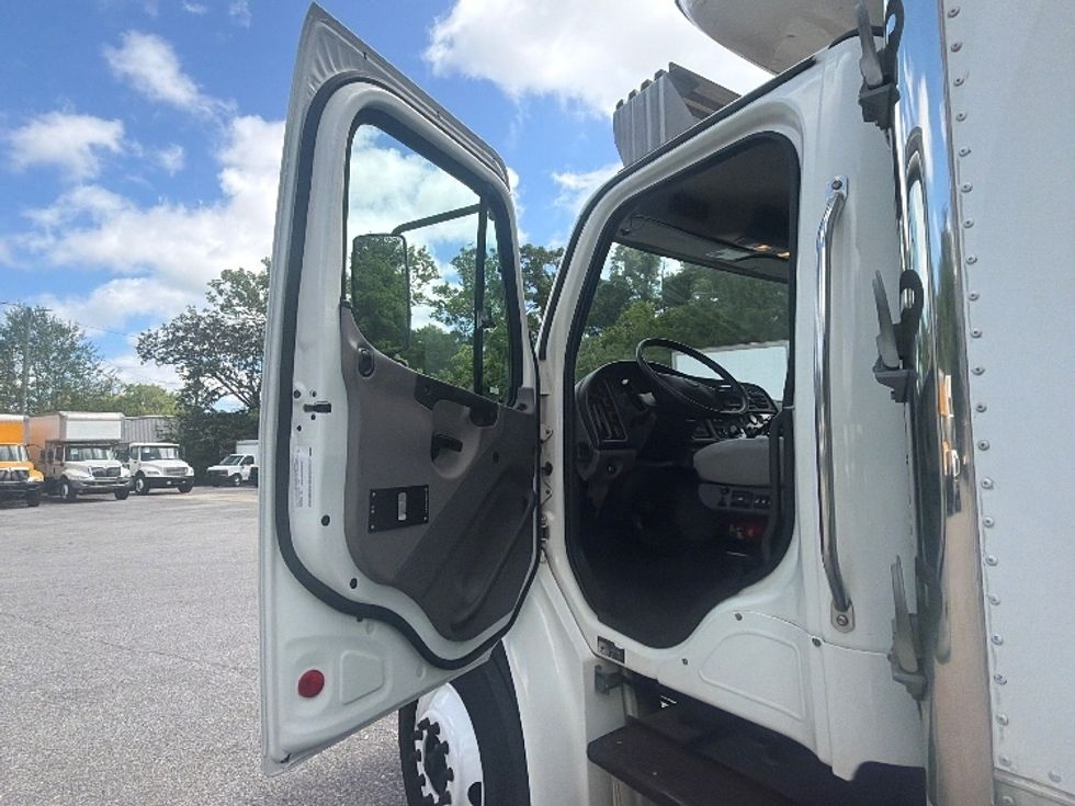 Refrigerated Truck-Light and Medium Duty Trucks-Freightliner-2017-M2-Pensacola-FL-327,833\n\t\tmiles-$ 40,500 - Image 16