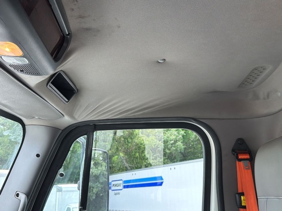 Refrigerated Truck-Light and Medium Duty Trucks-Freightliner-2017-M2-Pensacola-FL-327,833\n\t\tmiles-$ 40,500 - Image 27