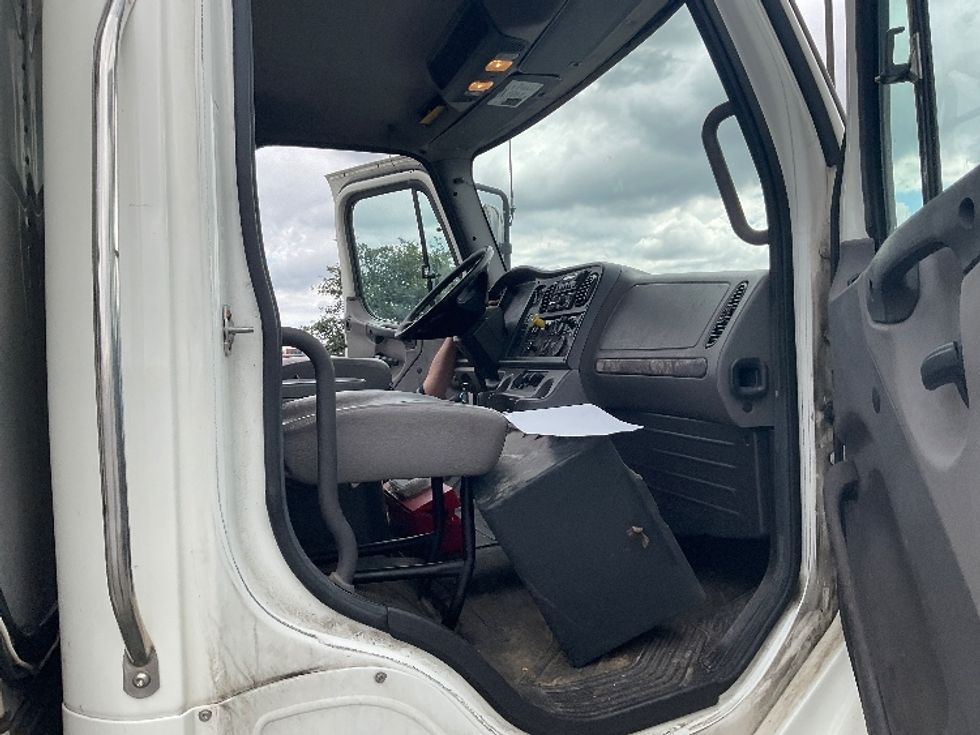 Refrigerated Truck-Light and Medium Duty Trucks-Freightliner-2017-M2-Perrysburg-OH-280,940\n\t\tmiles-$ 41,750 - Image 19