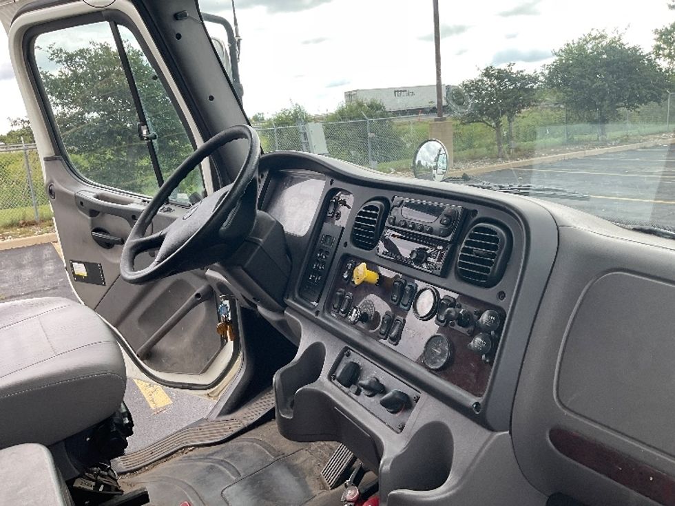 Refrigerated Truck-Light and Medium Duty Trucks-Freightliner-2017-M2-Perrysburg-OH-280,940\n\t\tmiles-$ 41,750 - Image 21