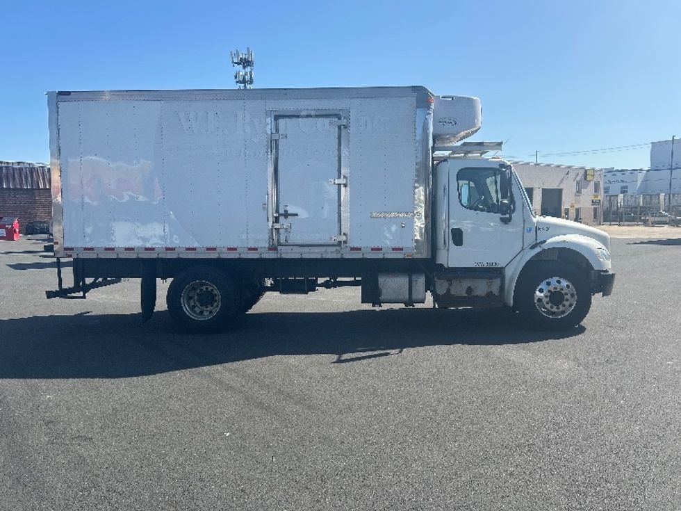 Refrigerated Truck-Light and Medium Duty Trucks-Freightliner-2017-M2-Philadelphia-PA-135,830\n\t\tmiles-$ 42,500 - Image 15