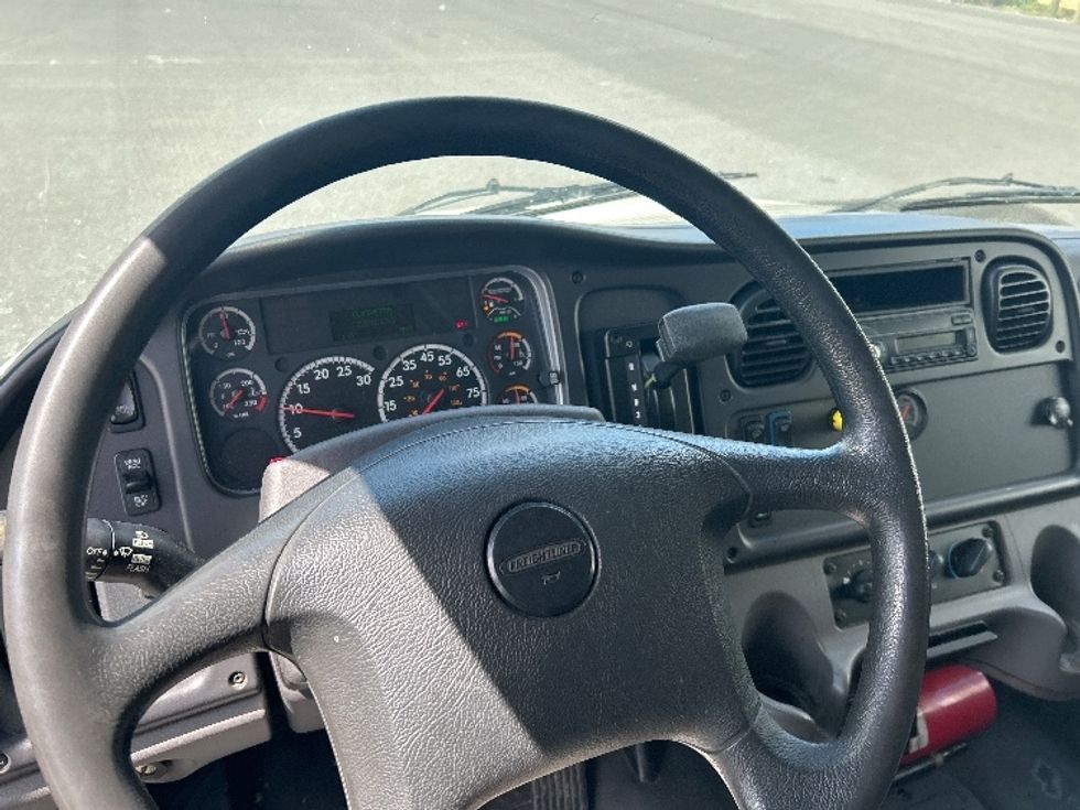 Refrigerated Truck-Light and Medium Duty Trucks-Freightliner-2017-M2-Philadelphia-PA-135,830\n\t\tmiles-$ 42,500 - Image 18