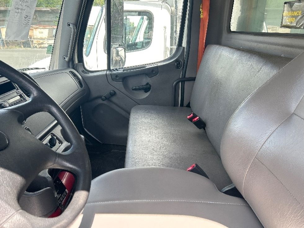 Refrigerated Truck-Light and Medium Duty Trucks-Freightliner-2017-M2-Philadelphia-PA-135,830\n\t\tmiles-$ 42,500 - Image 19