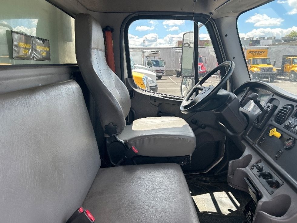 Refrigerated Truck-Light and Medium Duty Trucks-Freightliner-2017-M2-Philadelphia-PA-135,830\n\t\tmiles-$ 42,500 - Image 22