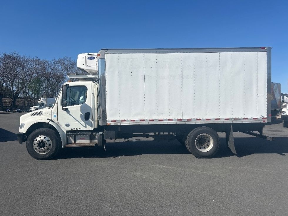 Refrigerated Truck-Light and Medium Duty Trucks-Freightliner-2017-M2-Philadelphia-PA-135,830\n\t\tmiles-$ 42,500 - Image 4