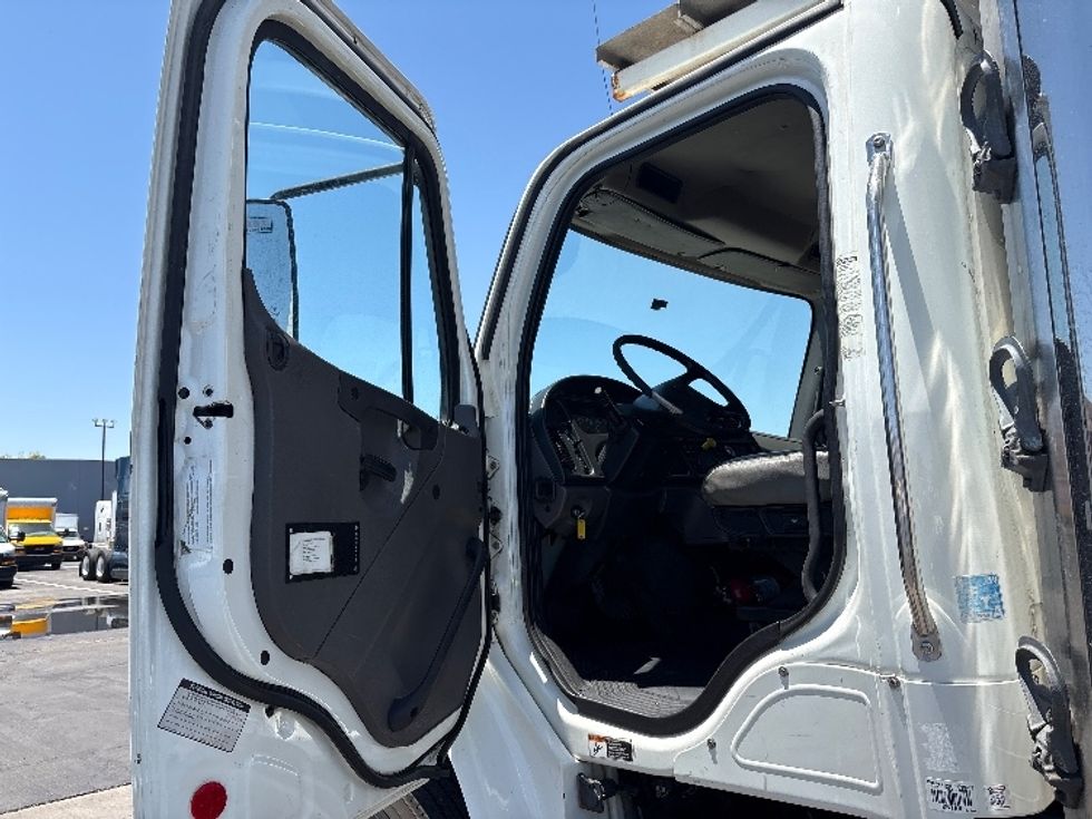 Refrigerated Truck-Light and Medium Duty Trucks-Freightliner-2017-M2-Phoenix-AZ-210,366\n\t\tmiles-$ 63,500 - Image 16