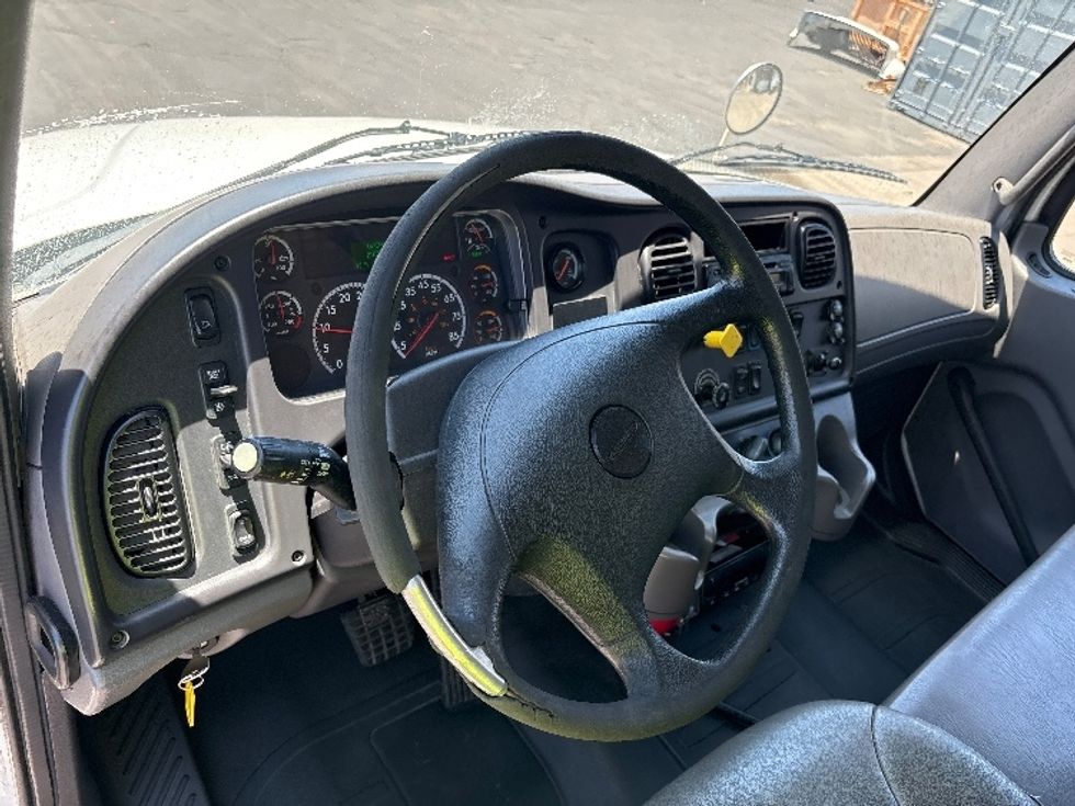 Refrigerated Truck-Light and Medium Duty Trucks-Freightliner-2017-M2-Phoenix-AZ-210,366\n\t\tmiles-$ 63,500 - Image 17