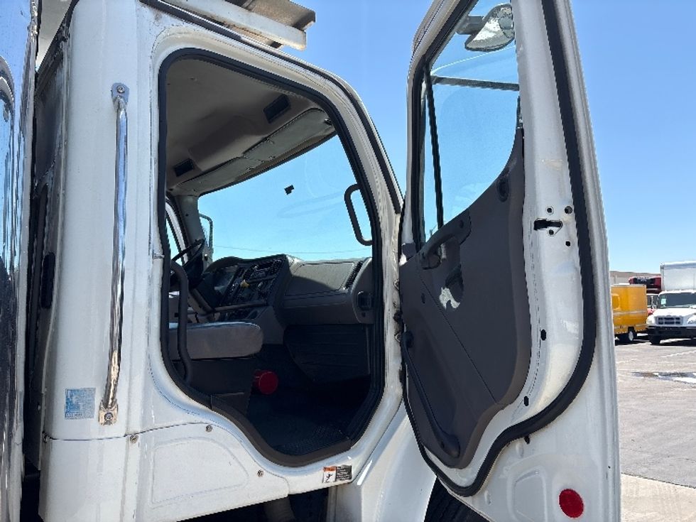 Refrigerated Truck-Light and Medium Duty Trucks-Freightliner-2017-M2-Phoenix-AZ-210,366\n\t\tmiles-$ 63,500 - Image 20