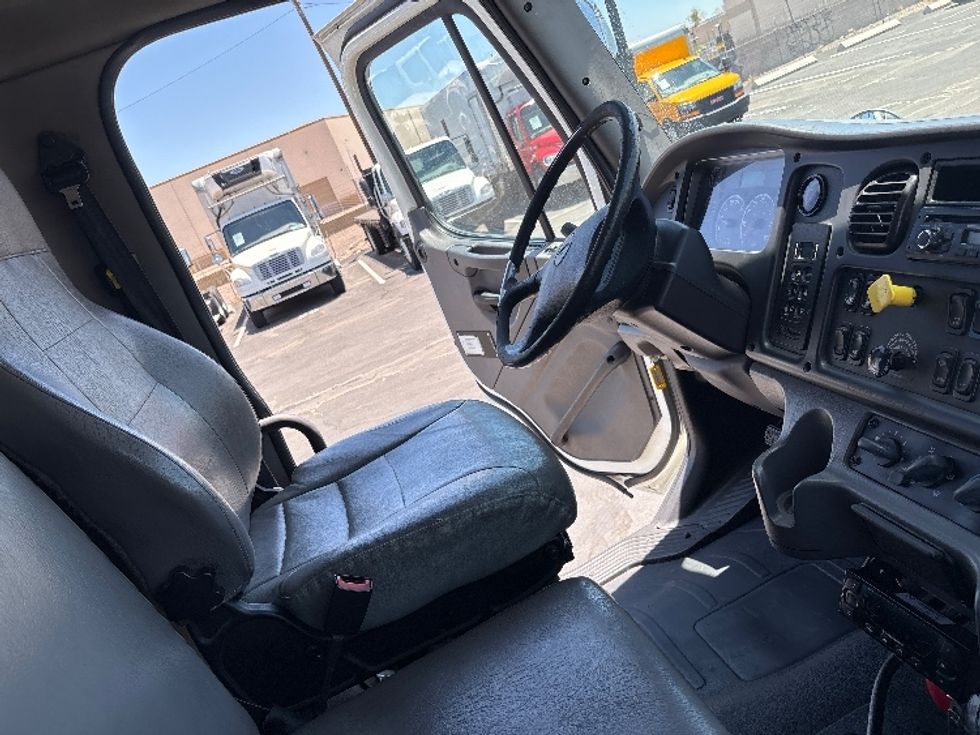 Refrigerated Truck-Light and Medium Duty Trucks-Freightliner-2017-M2-Phoenix-AZ-210,366\n\t\tmiles-$ 63,500 - Image 22